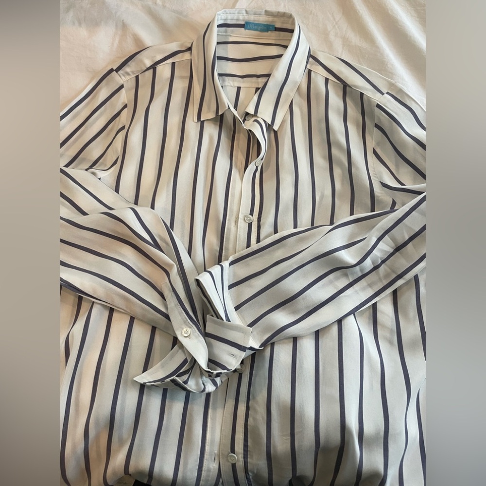 J.Mclaughlin Denver Silk Shirt in Stripe - Size Medium
- New